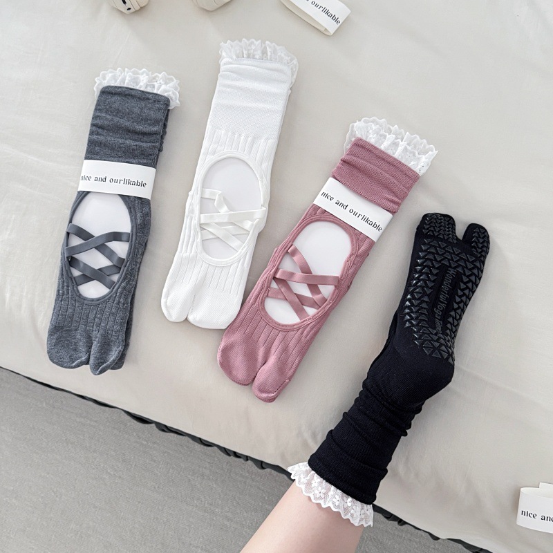 Lace Trim Split Toe Yoga Socks - đánh giá và giá Yoga Of Fitness